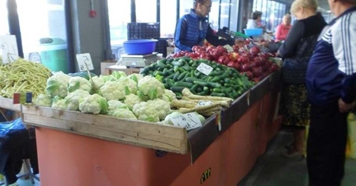 Legume si fructe angro, vandute pe post de marfa din gradina in Piata