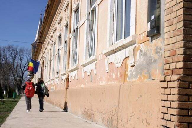 Salile de clasa din scolile si gradinitele din Timis sunt incalzite in ...