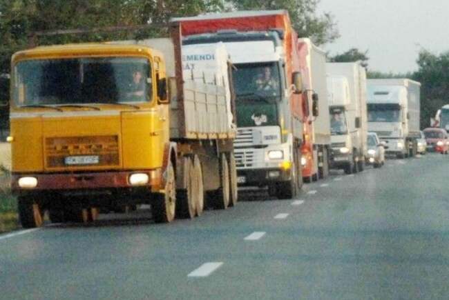 Poza pentru articolul Interzis pentru tiruri pe drumurile naționale și pe autostrăzi din cauza caniculei, începând de duminică. Județele vizate