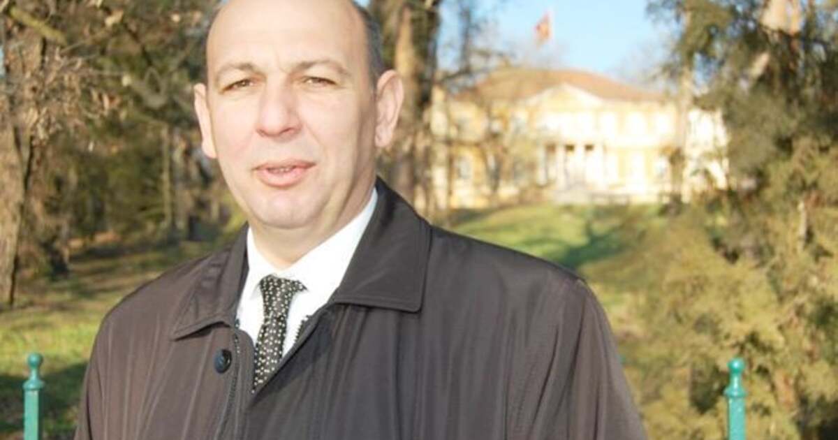 Florin Răvășilă, director cu acte în regulă în primărie. E singurul ...