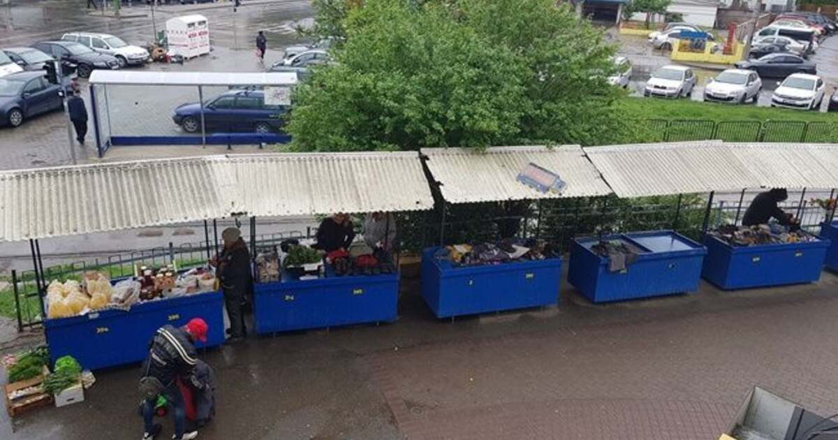 Trotuar transformat oficial în piață în zona AuroraFlavia. Nasleu