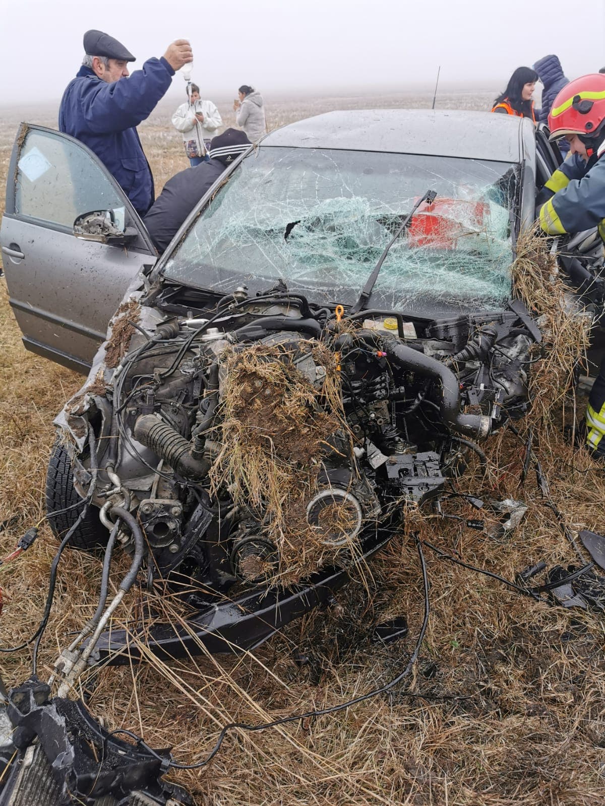 Șofer încarcerat după ce s-a izbit de un copac la intrarea în Chevereșu Mare