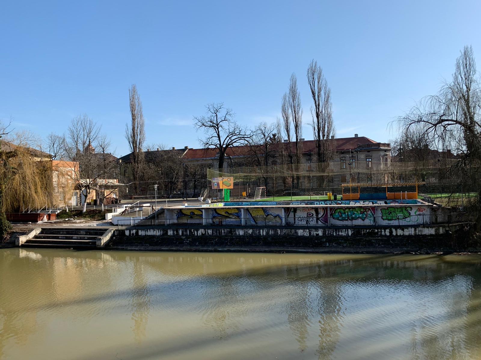 ruine baza sportiva podul jiul 1