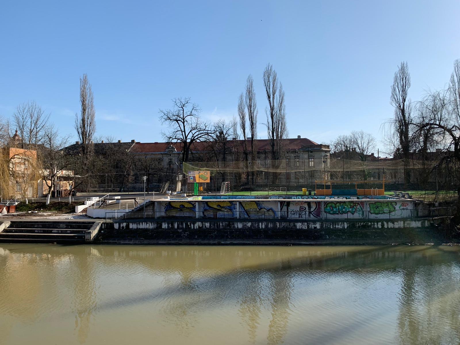 ruine baza sportiva podul jiul 11