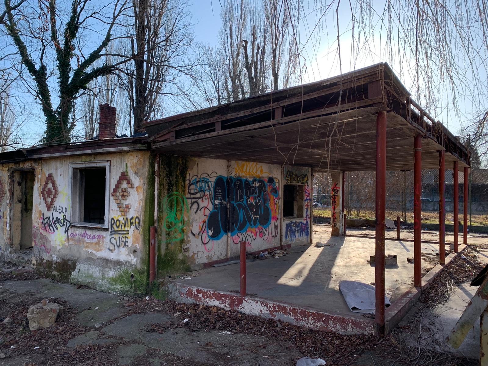 ruine baza sportiva podul jiul 15