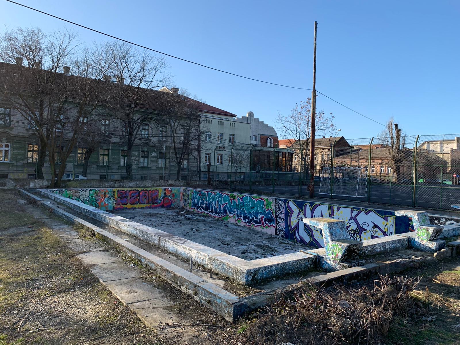 ruine baza sportiva podul jiul 17