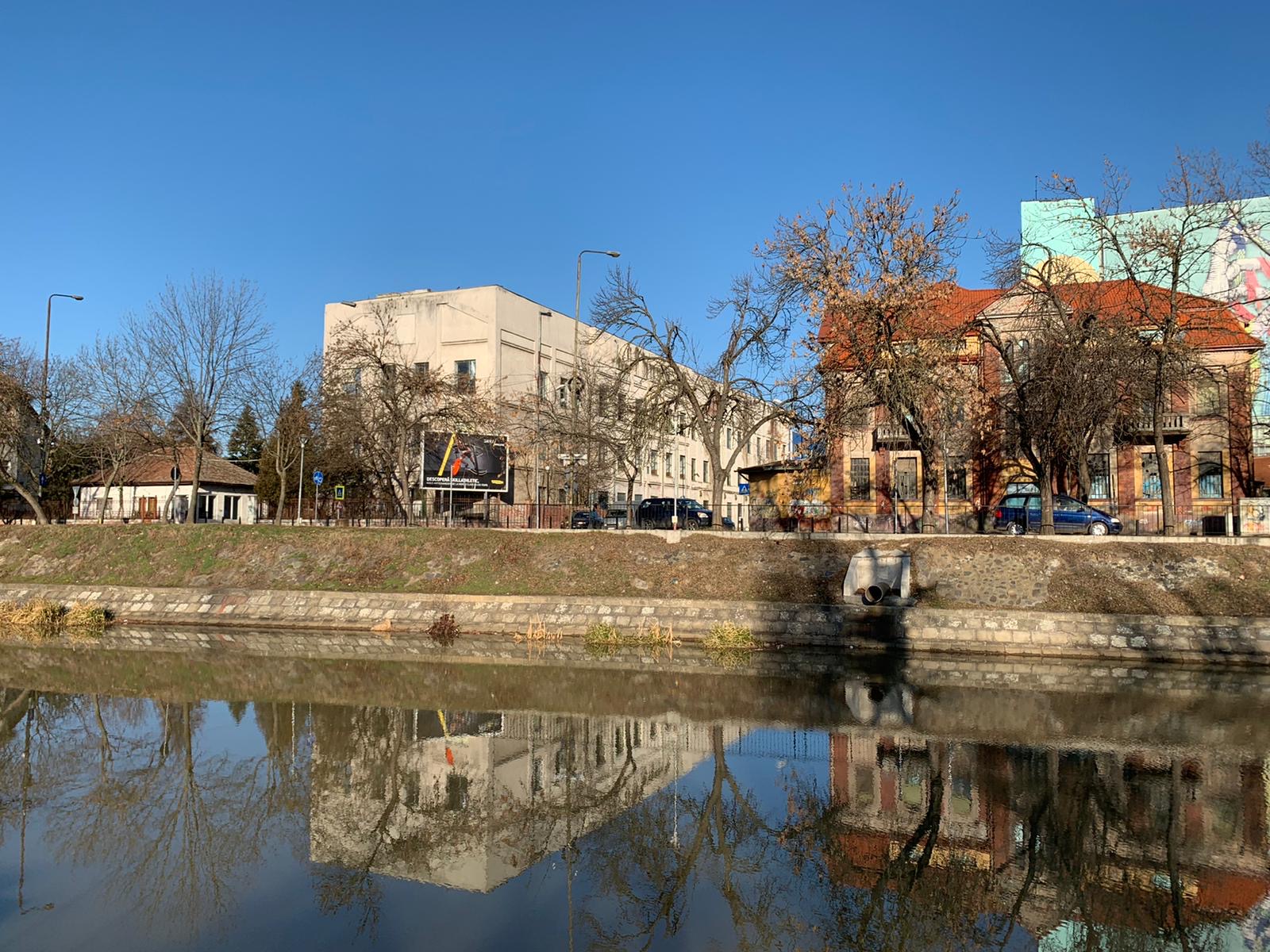 ruine baza sportiva podul jiul 27