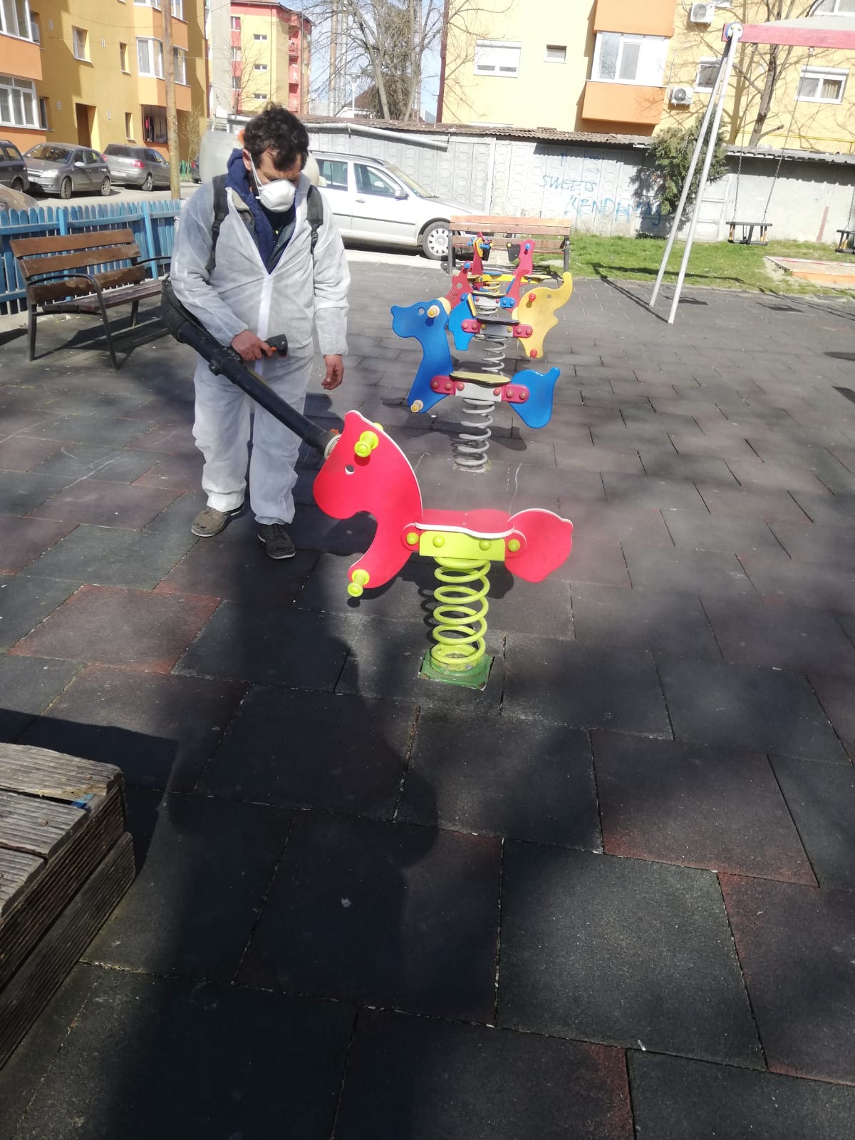 dezinfectare locuri de joaca si parcuri coronavirus 11