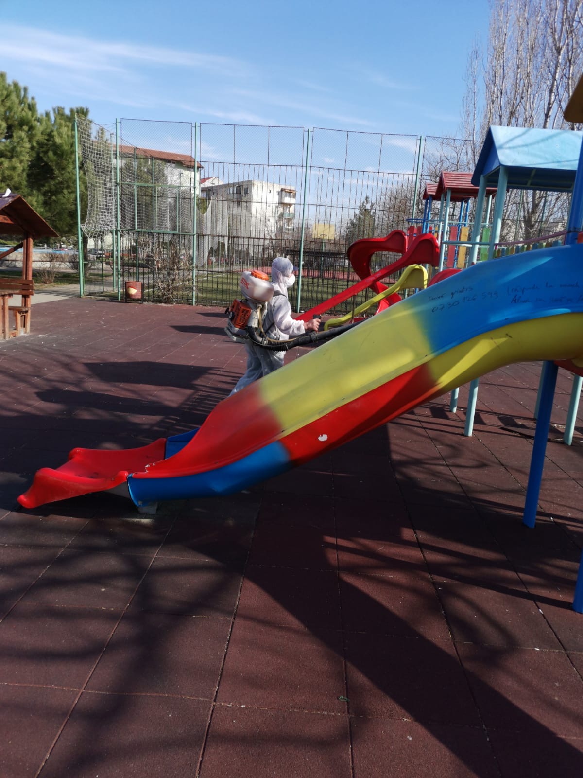 dezinfectare locuri de joaca si parcuri coronavirus 14