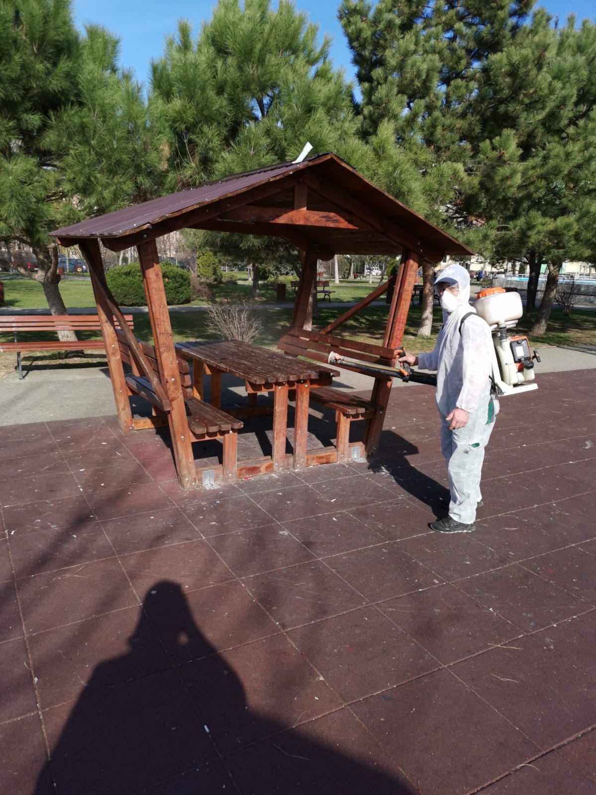 dezinfectare locuri de joaca si parcuri coronavirus 2