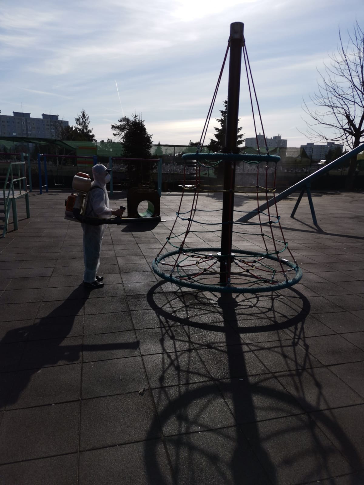 dezinfectare locuri de joaca si parcuri coronavirus 5