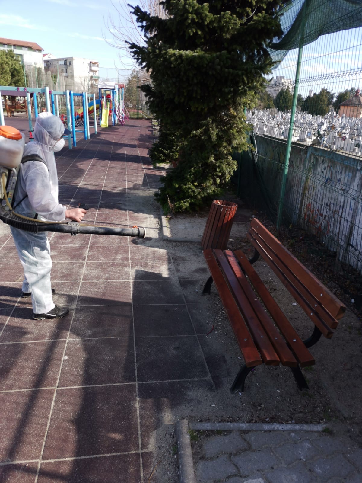 dezinfectare locuri de joaca si parcuri coronavirus 7