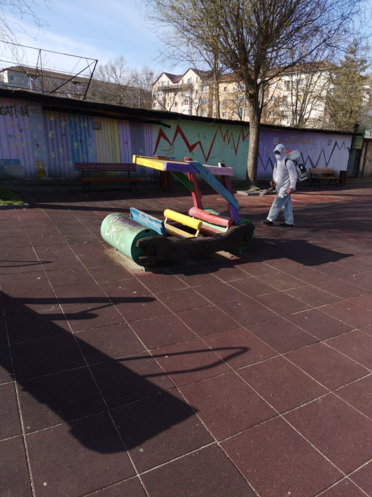 dezinfectare locuri de joaca si parcuri coronavirus 9