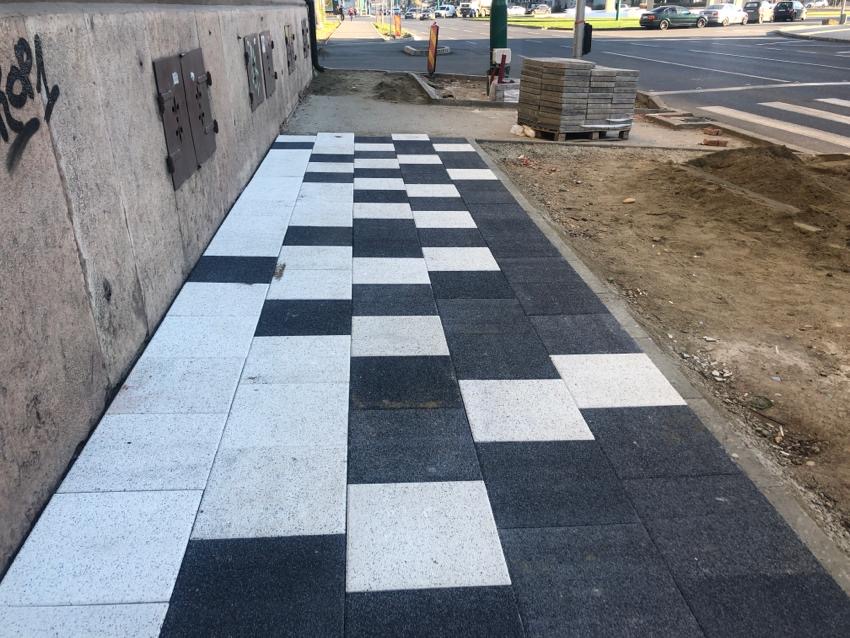 pavaj nou centru inalul I dale de pavaj alb negru 1