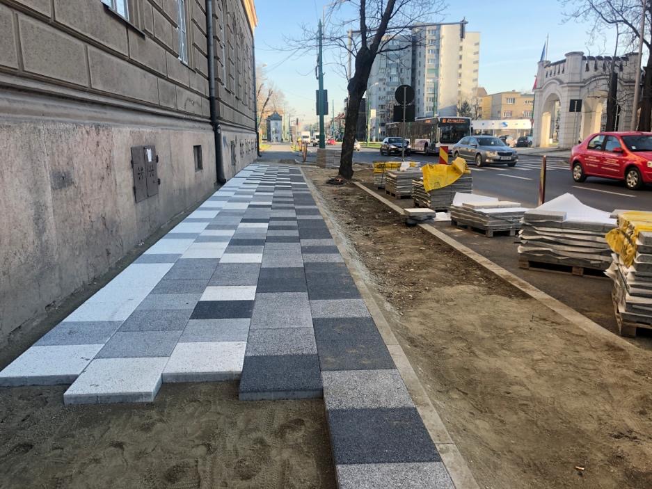 pavaj nou centru inalul I dale de pavaj alb negru 5