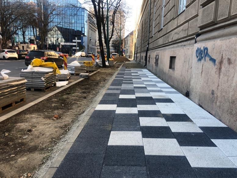 pavaj nou centru inalul I dale de pavaj alb negru 6