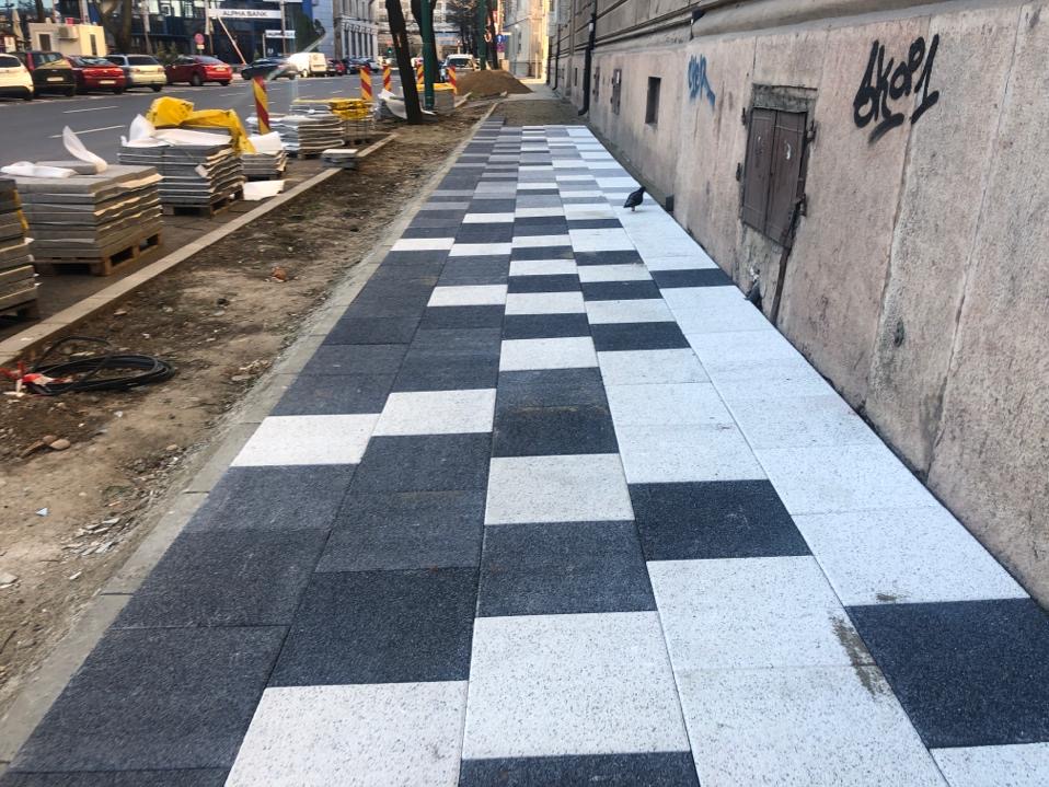 pavaj nou centru inalul I dale de pavaj alb negru 7