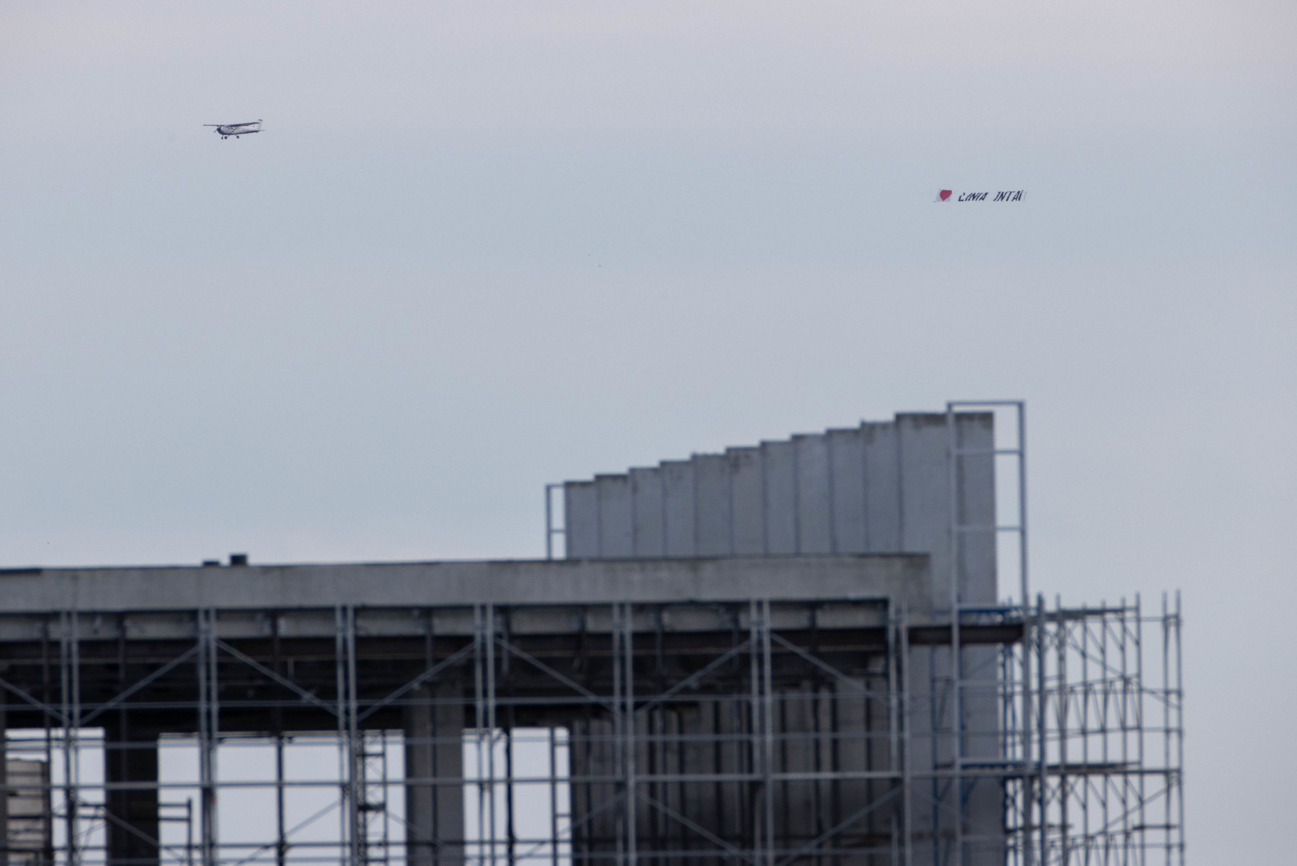 wm_mf_avion_mesaj_1DX32307