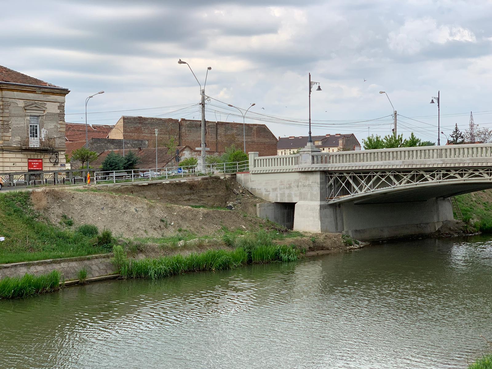 82a7cd8f-703d-4048-9ff5-75cca3a8dc29