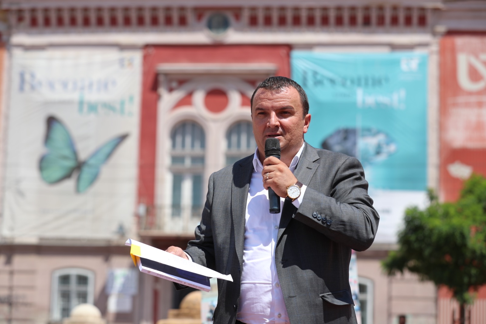 63e33b07-6148-4c3e-b6c3-61eda2bb83a3