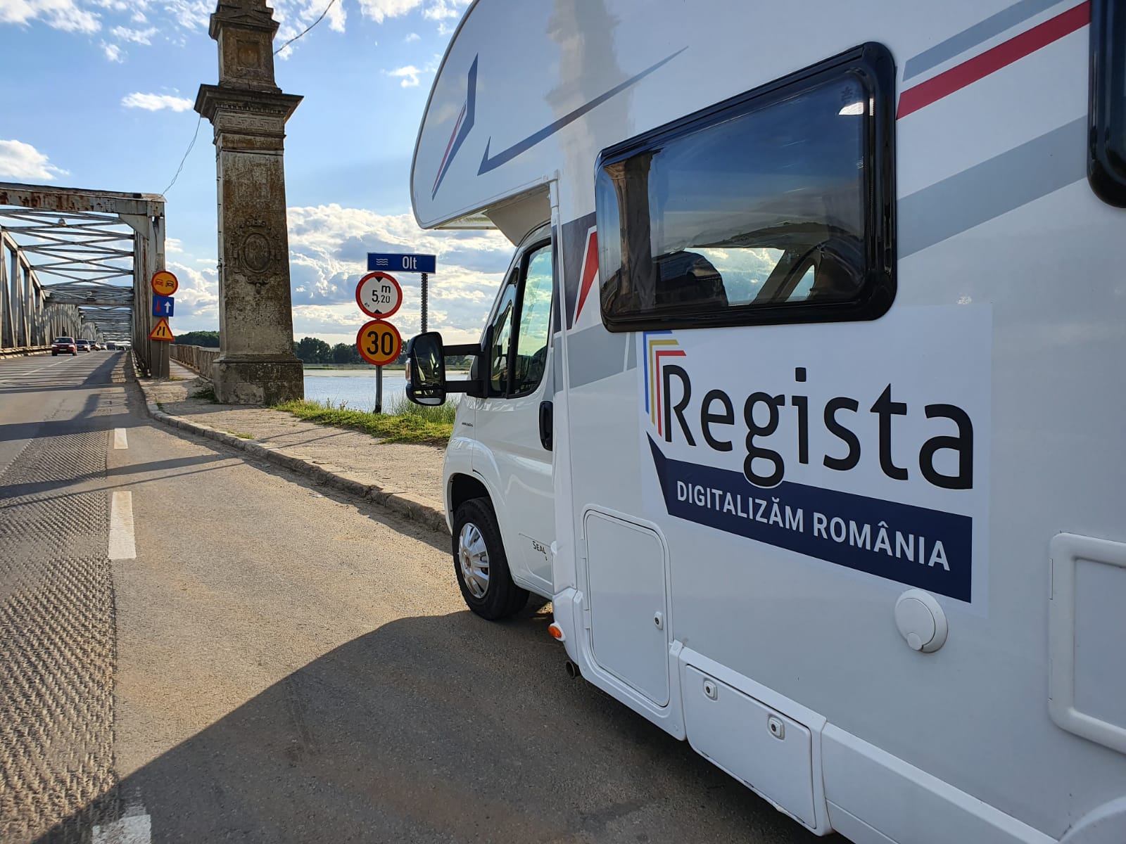 Caravana Regista, aplicația care reduce birocrația în sectorul public, ajunge în Timiș