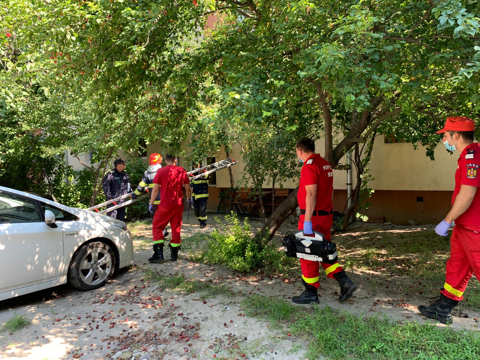 Intervenție a pompierilor după ce o femeie s-a închis din greșeala în baie, la Timișoara