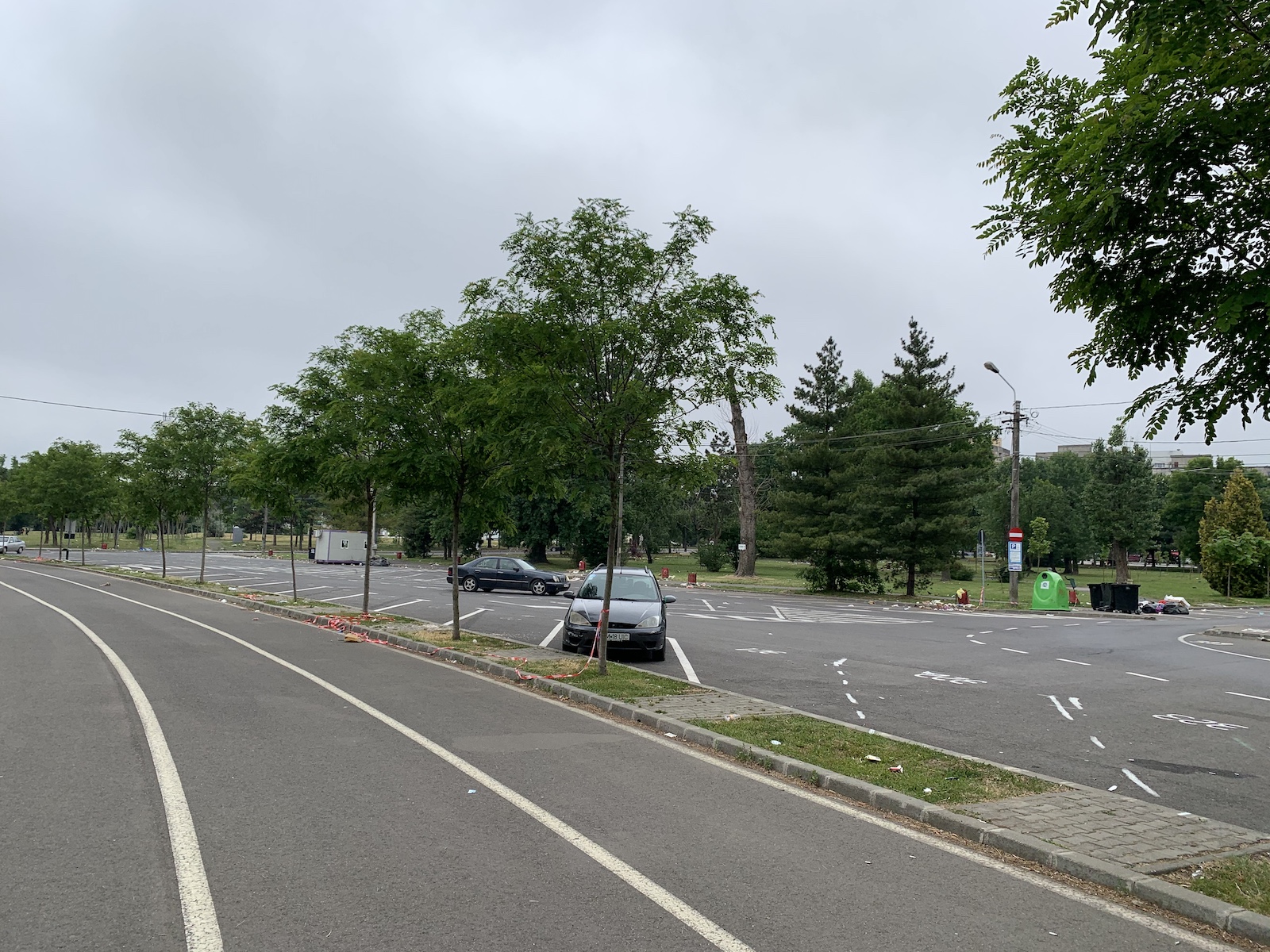 mizerie langa stadion piata volanta foto seba tataru 1
