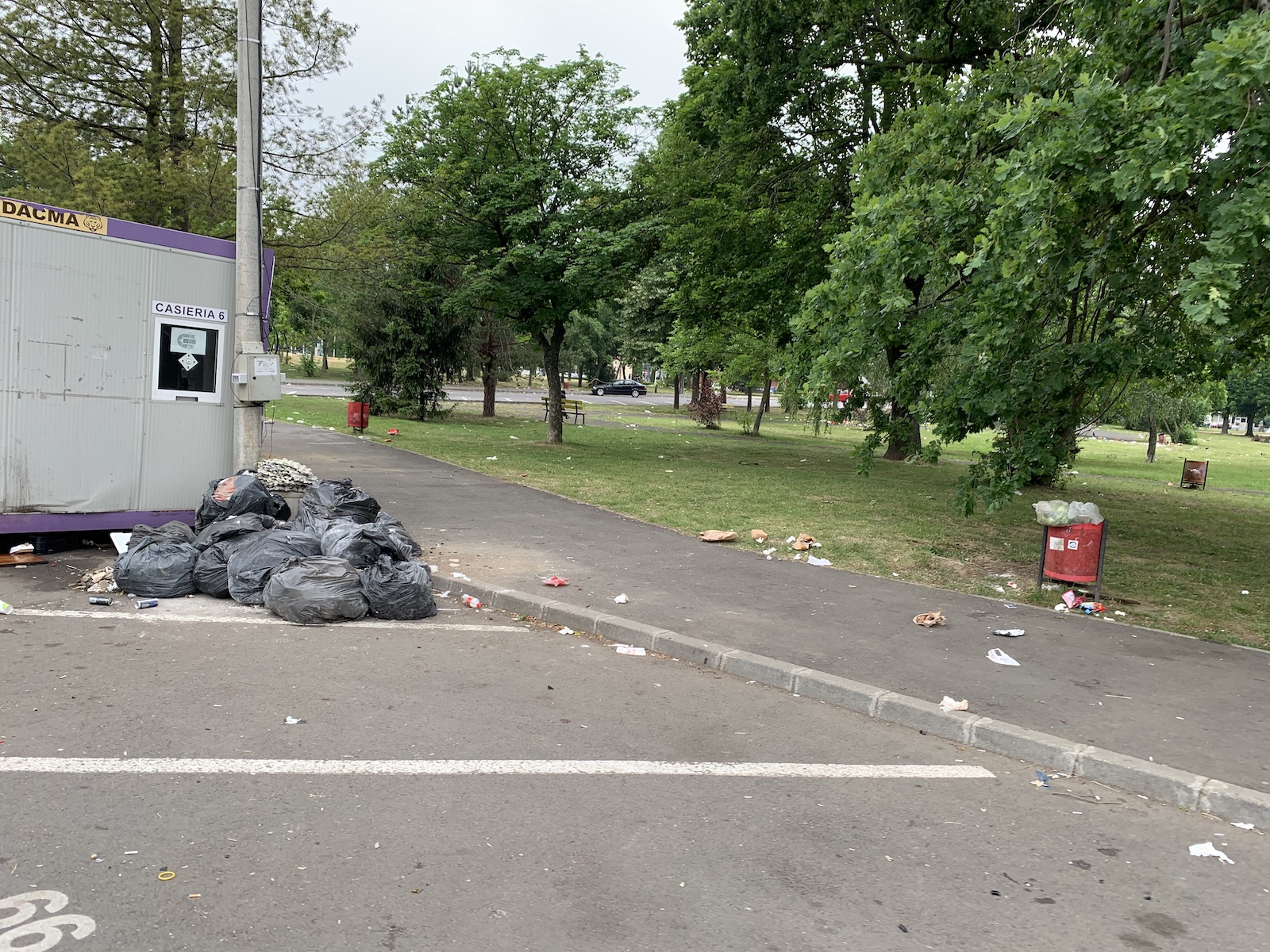 mizerie langa stadion piata volanta foto seba tataru 10