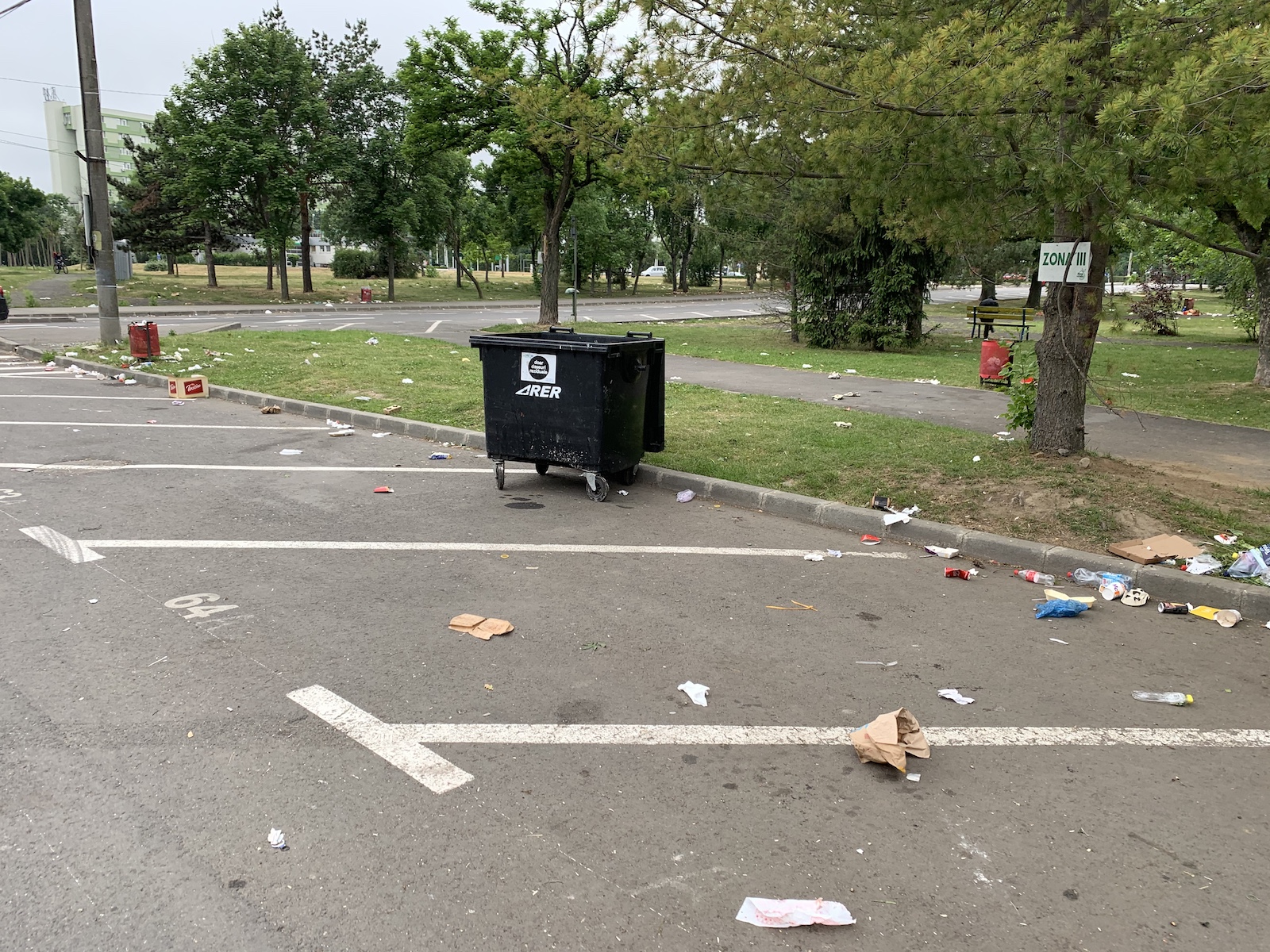 mizerie langa stadion piata volanta foto seba tataru 12