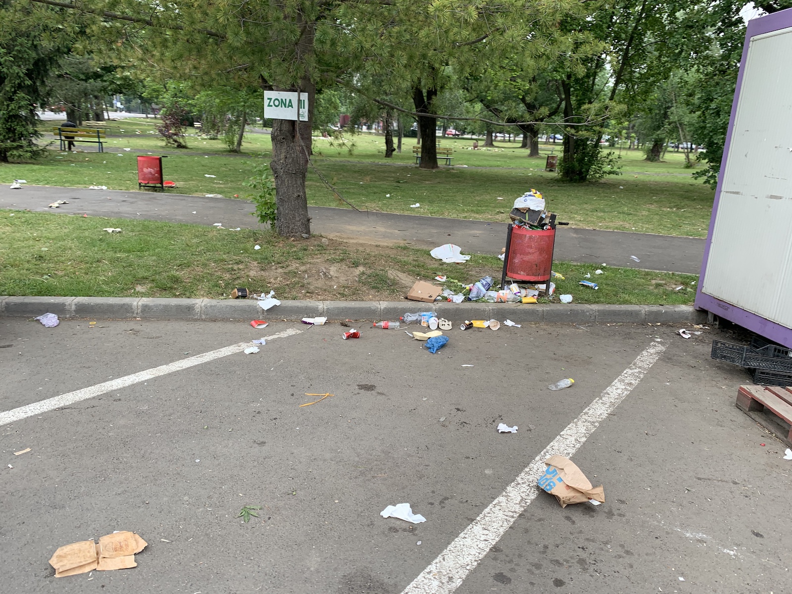 mizerie langa stadion piata volanta foto seba tataru 13