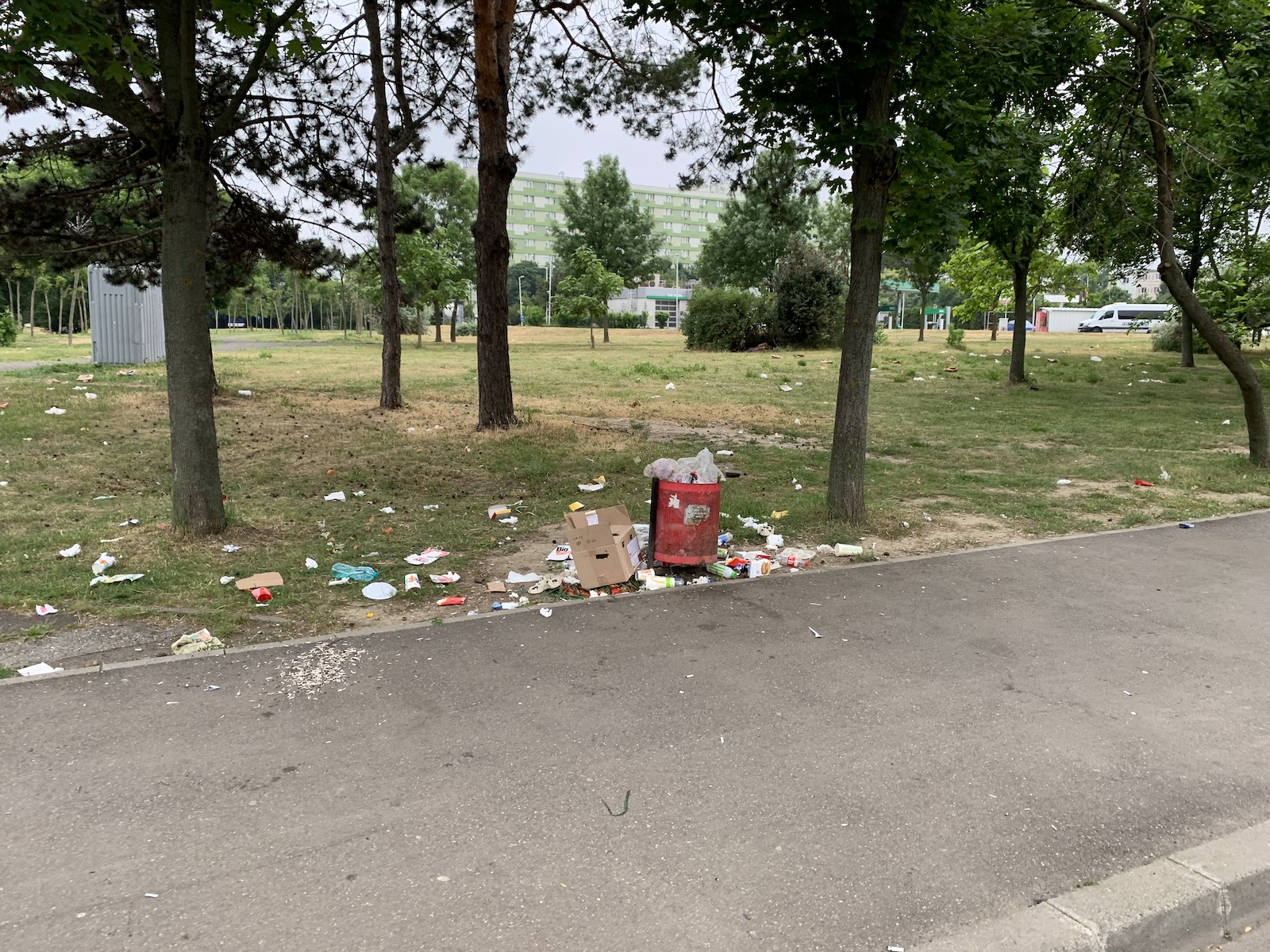 mizerie langa stadion piata volanta foto seba tataru 16