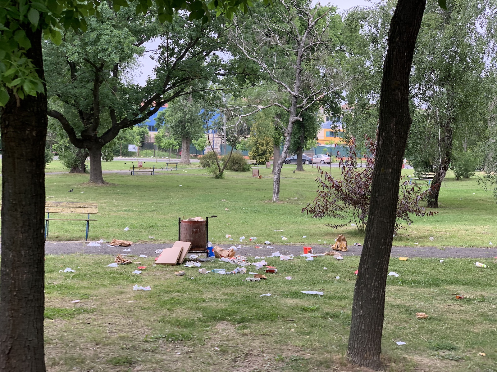 mizerie langa stadion piata volanta foto seba tataru 18
