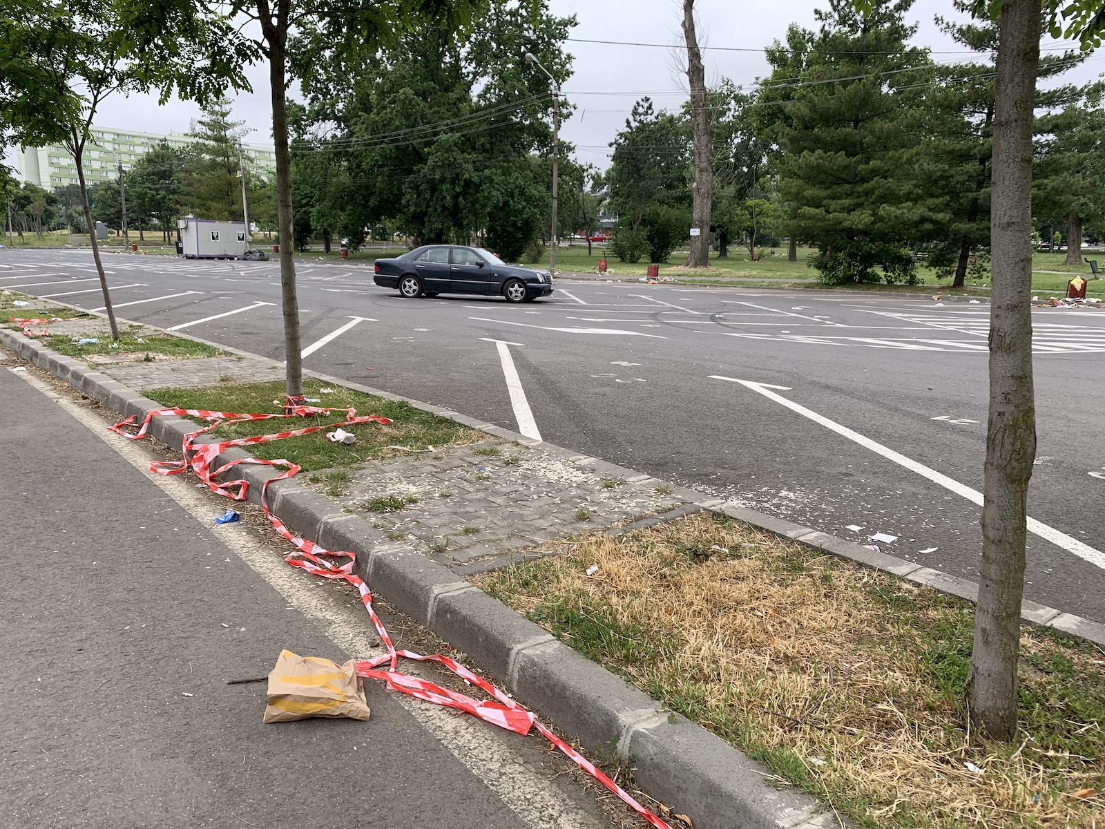 mizerie langa stadion piata volanta foto seba tataru 2