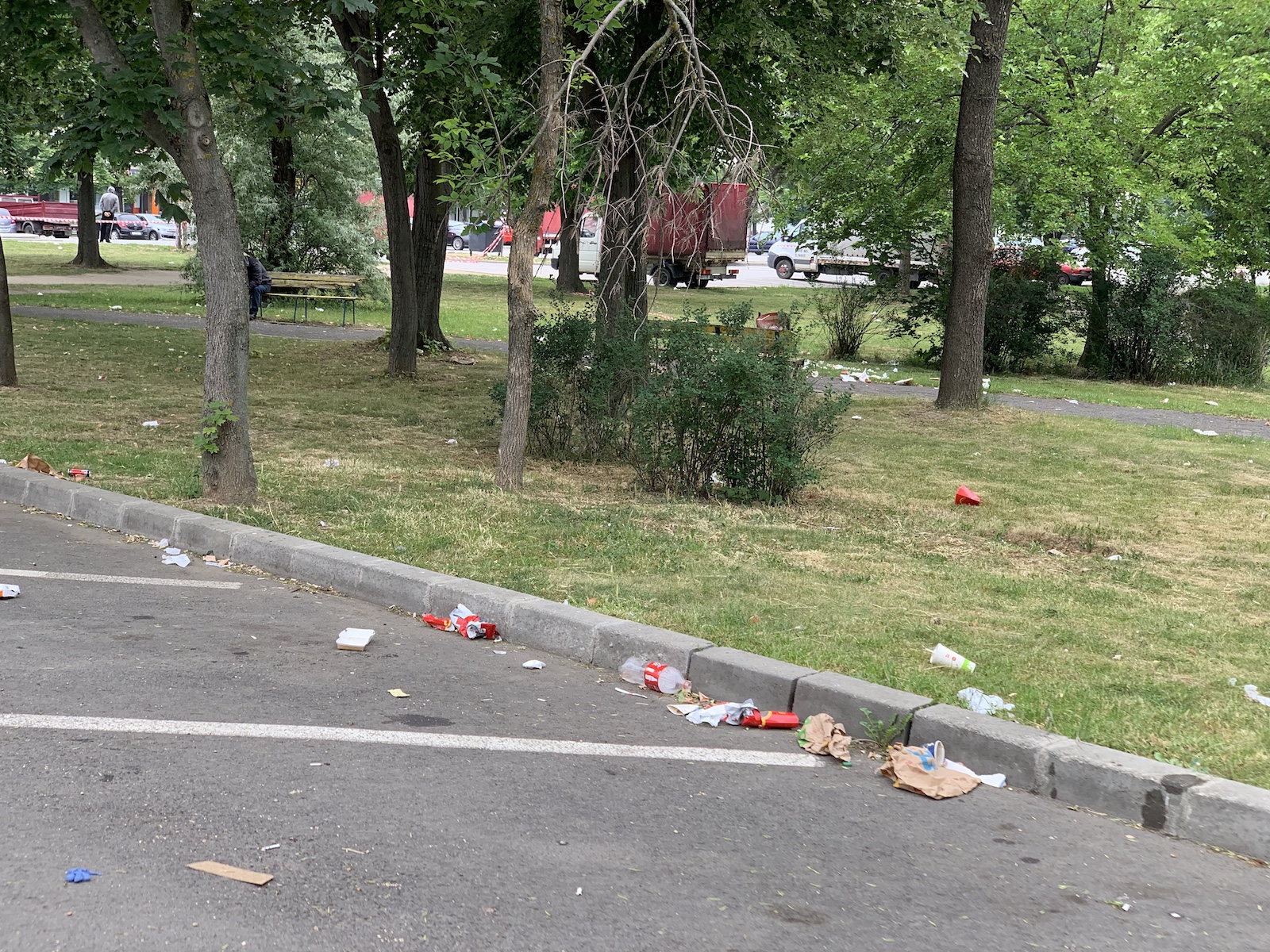 mizerie langa stadion piata volanta foto seba tataru 22