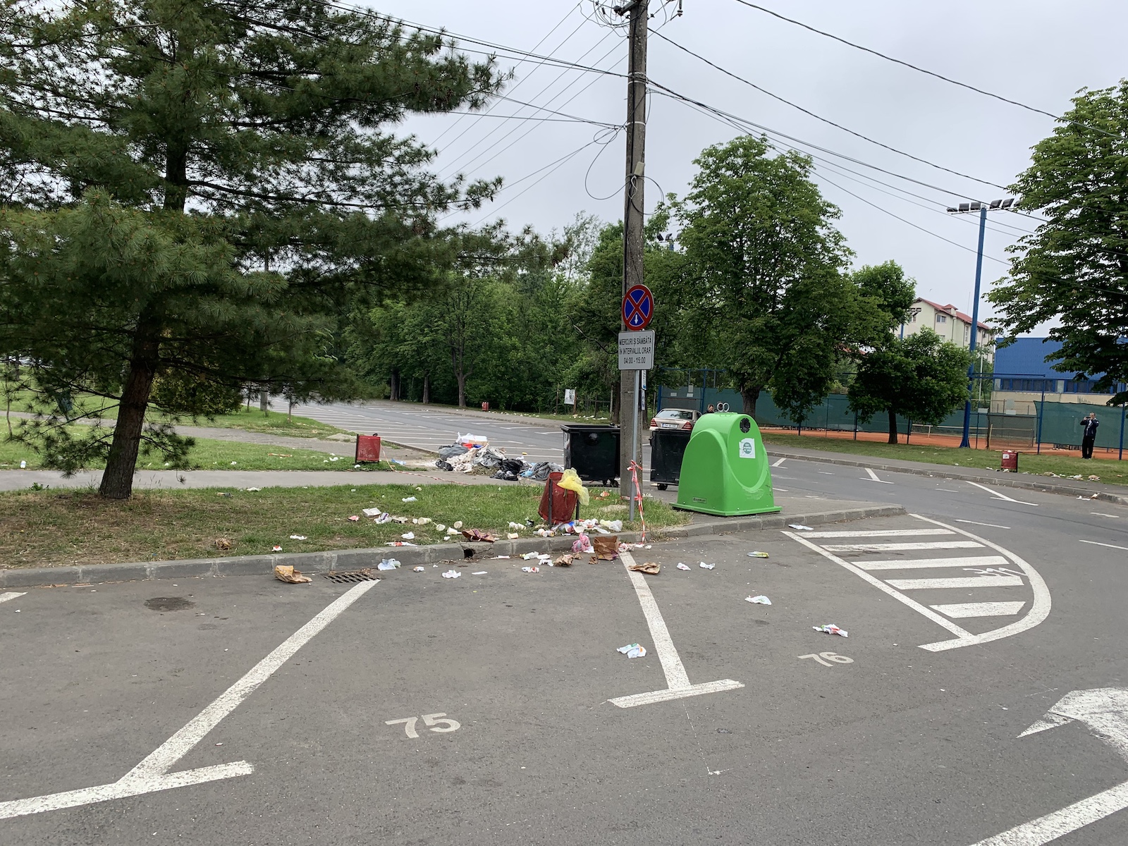 mizerie langa stadion piata volanta foto seba tataru 5