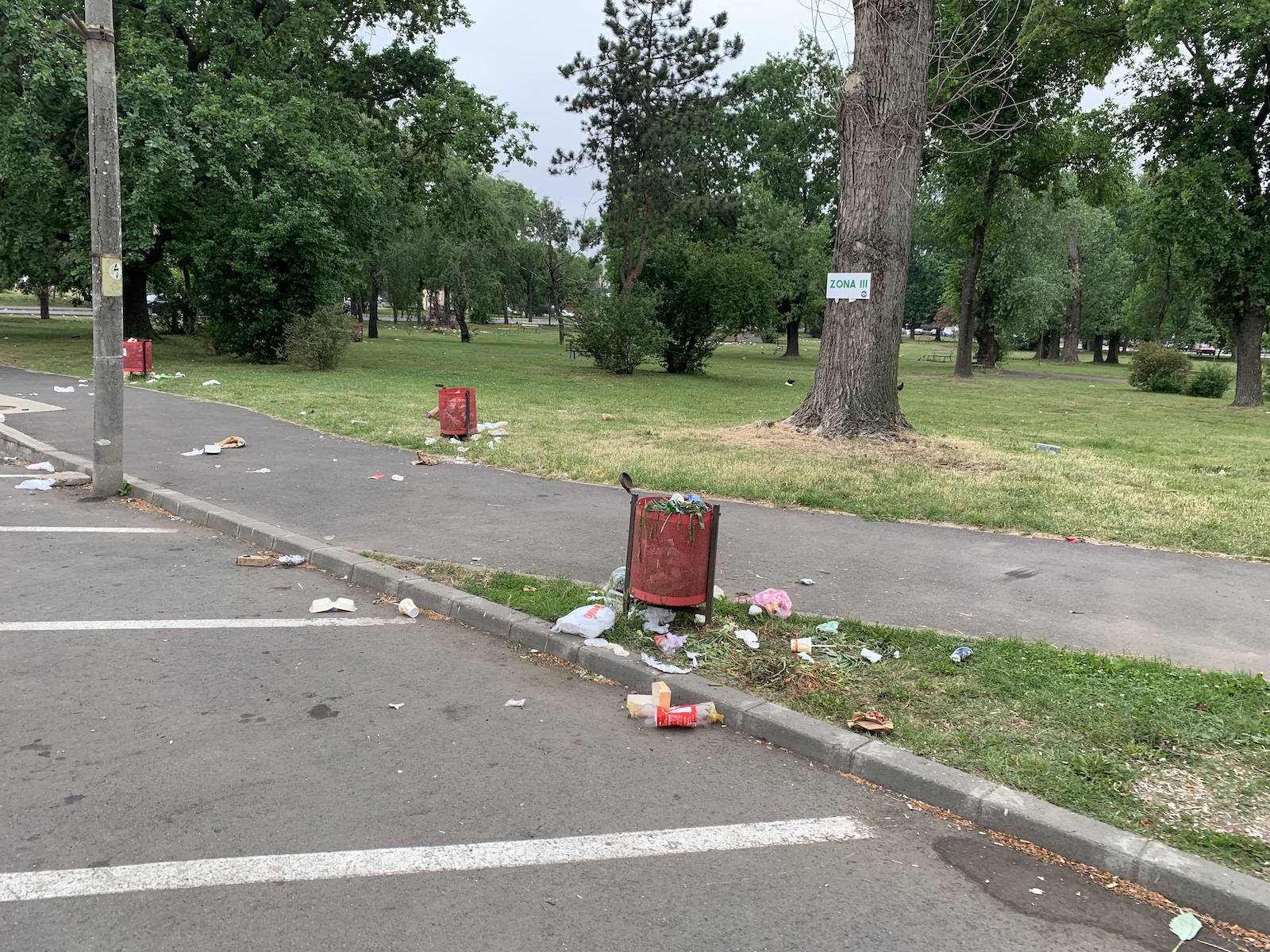 mizerie langa stadion piata volanta foto seba tataru 6