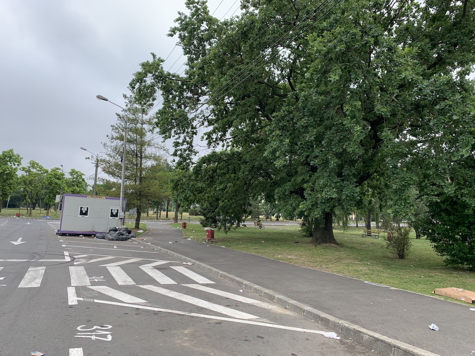 mizerie langa stadion piata volanta foto seba tataru 8
