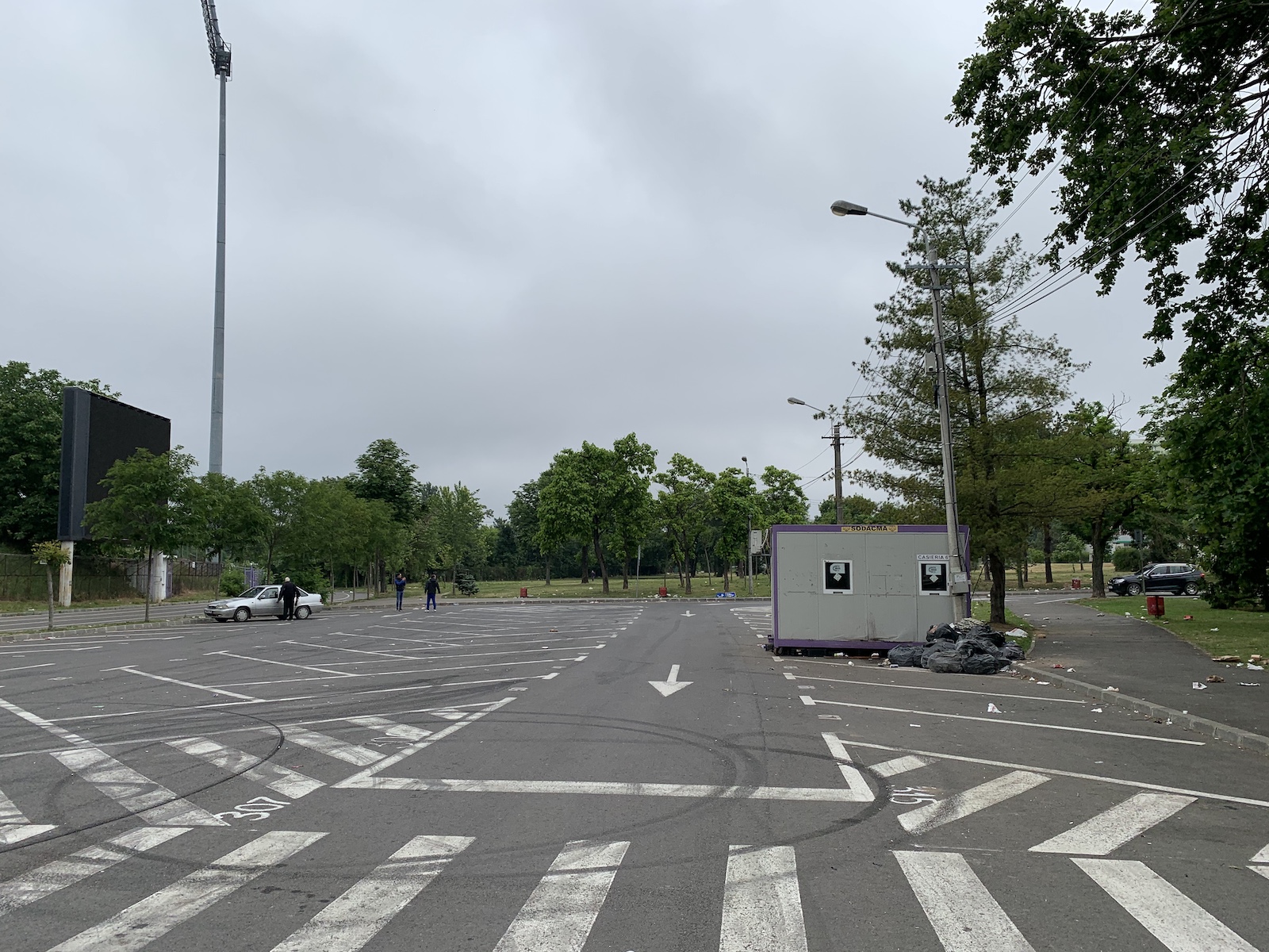 mizerie langa stadion piata volanta foto seba tataru 9