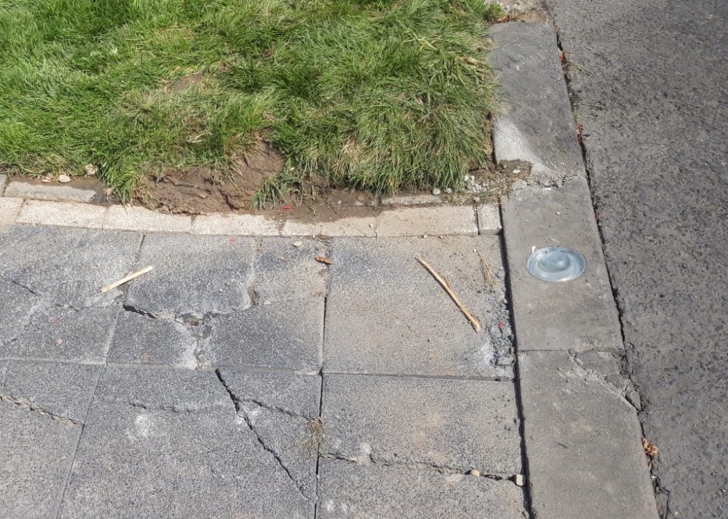 parcul civic trotuar distrus utilaje 2