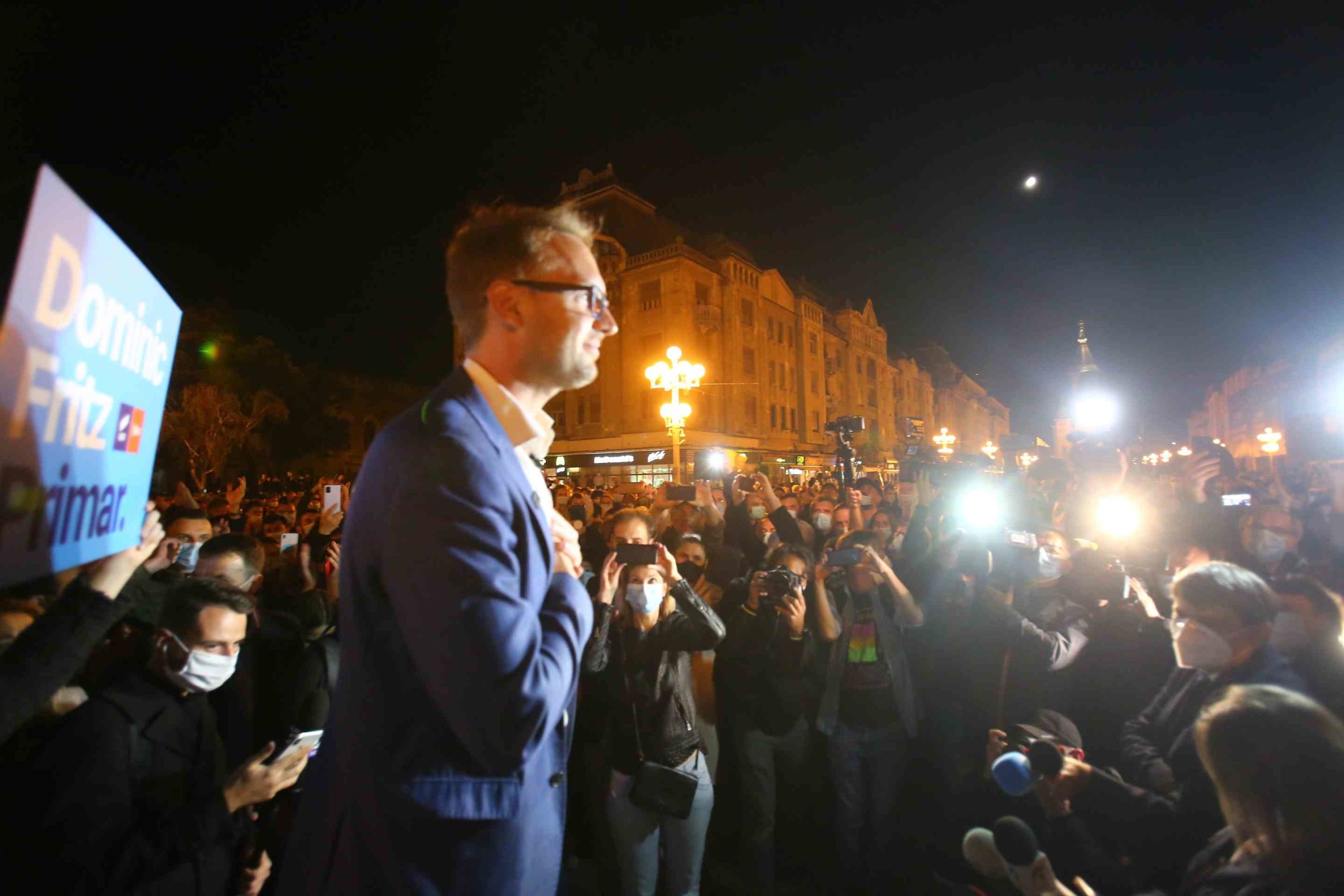 Dominic Samuel Fritz si membrii USR-PLUS sarbatoresc victoria (14)