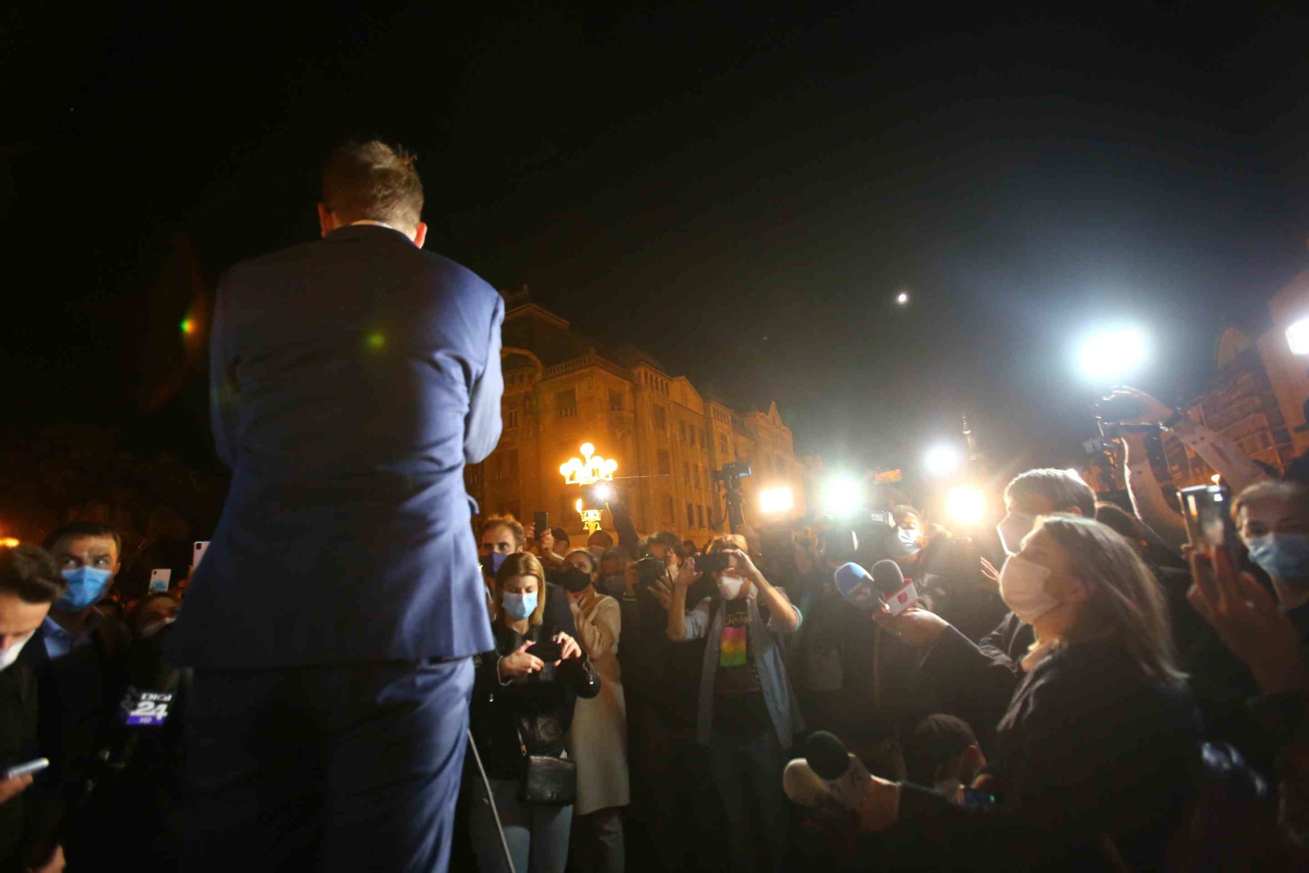 Dominic Samuel Fritz si membrii USR-PLUS sarbatoresc victoria (9)