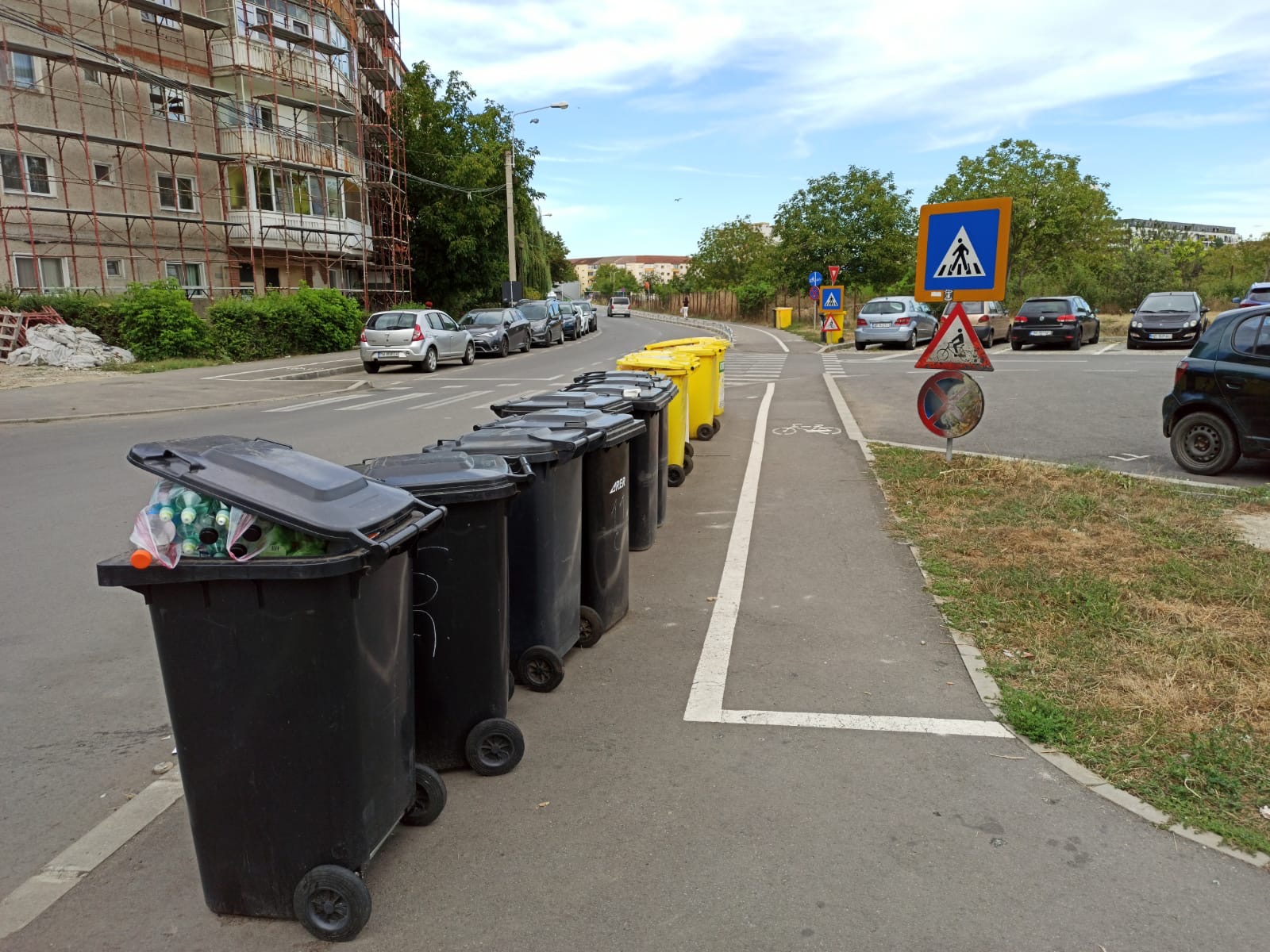 trotuar strada versului au disparut garduletele anti parcare 1