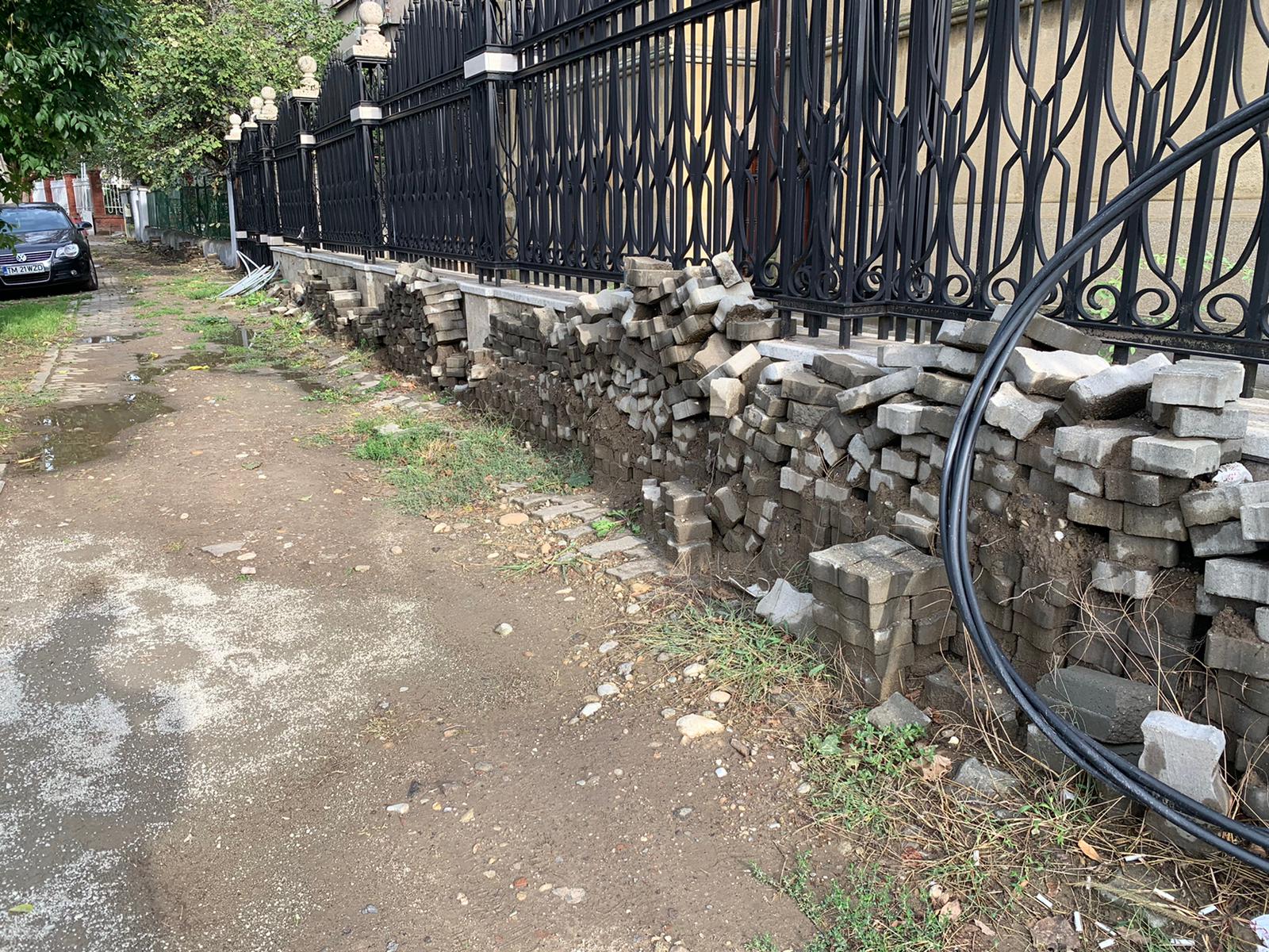 trotuare noroaie bd. mihai eminescu 11