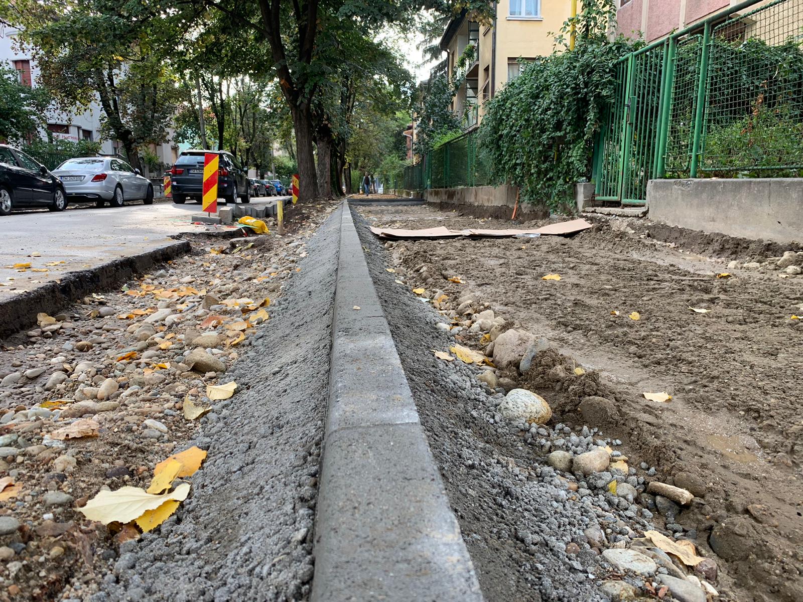 trotuare noroaie bd. mihai eminescu 13