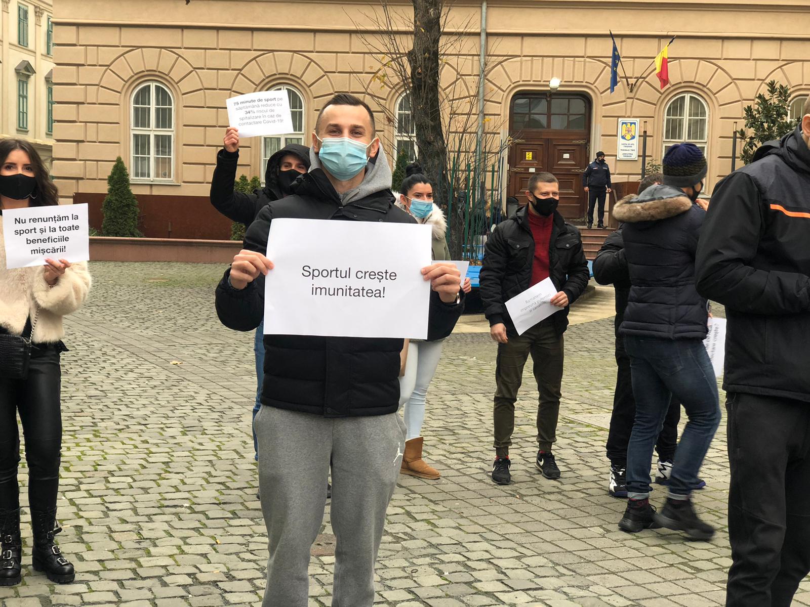 protest deschidere sali sport (4)