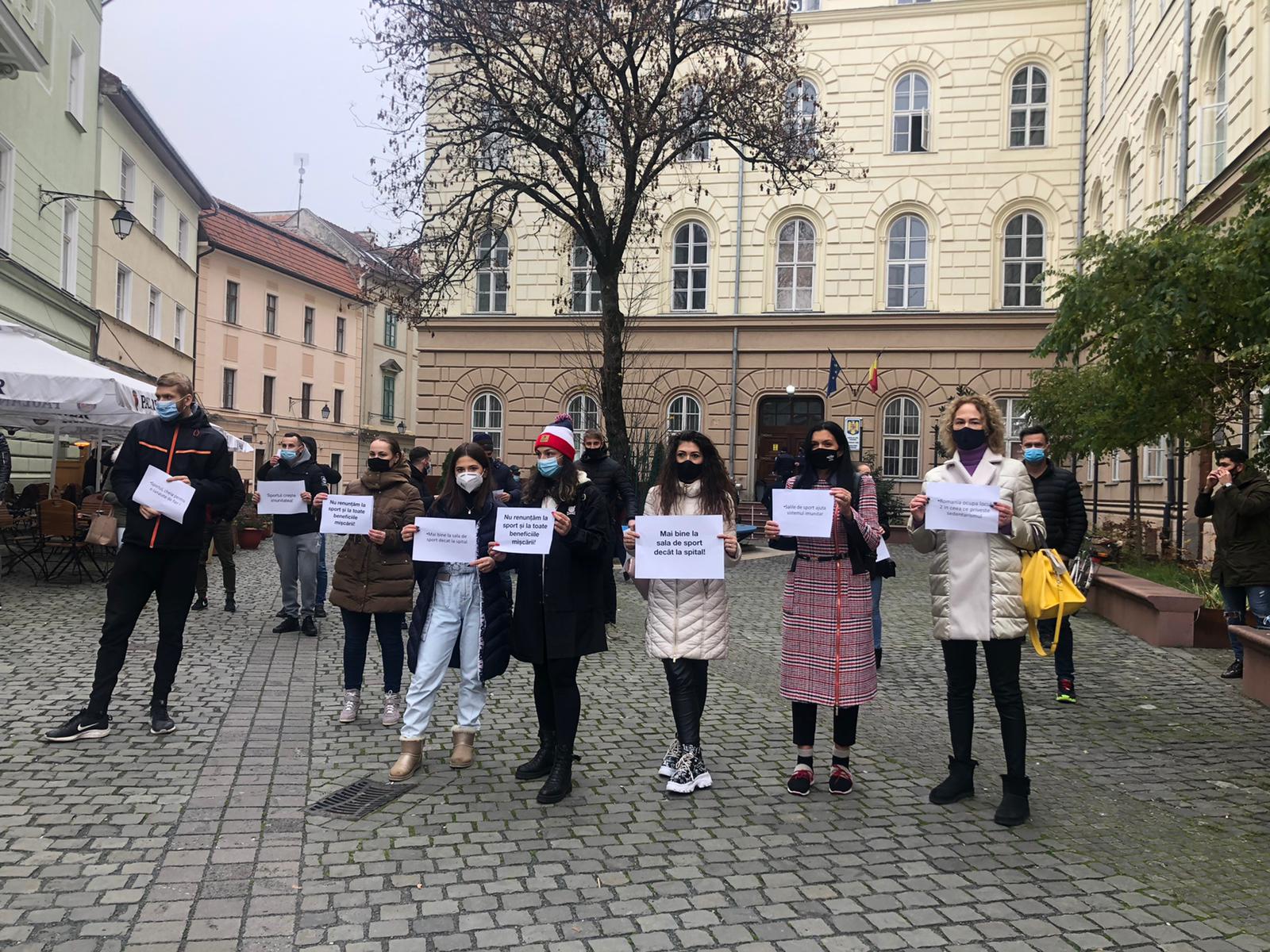 protest deschidere sali sport (9)