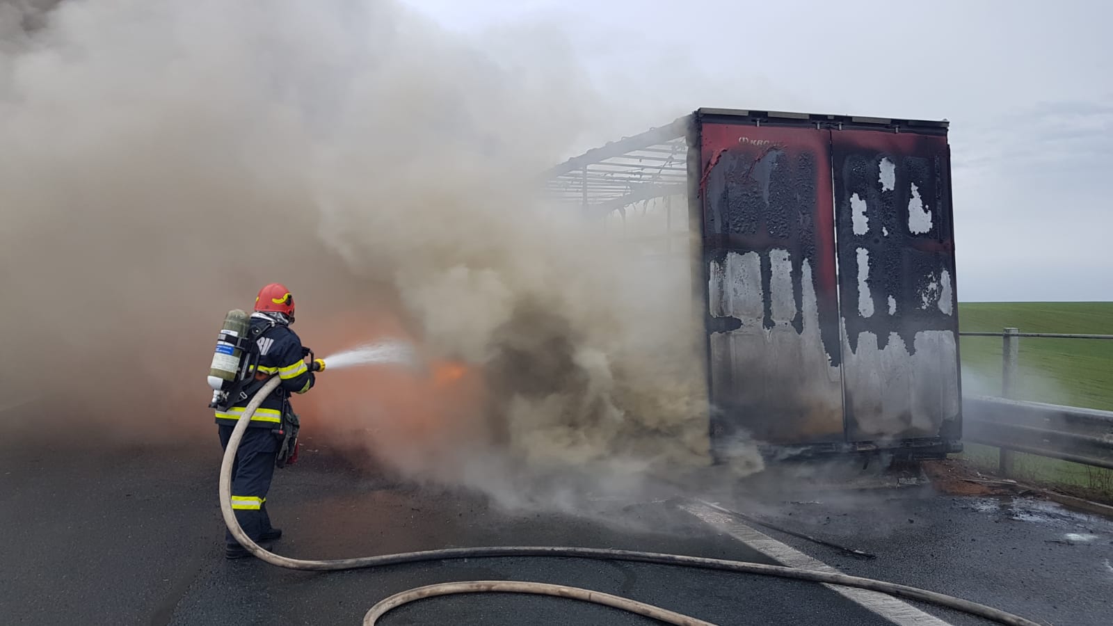 Autotren cuprins de flăcări pe autostrada Timișoara – Arad
