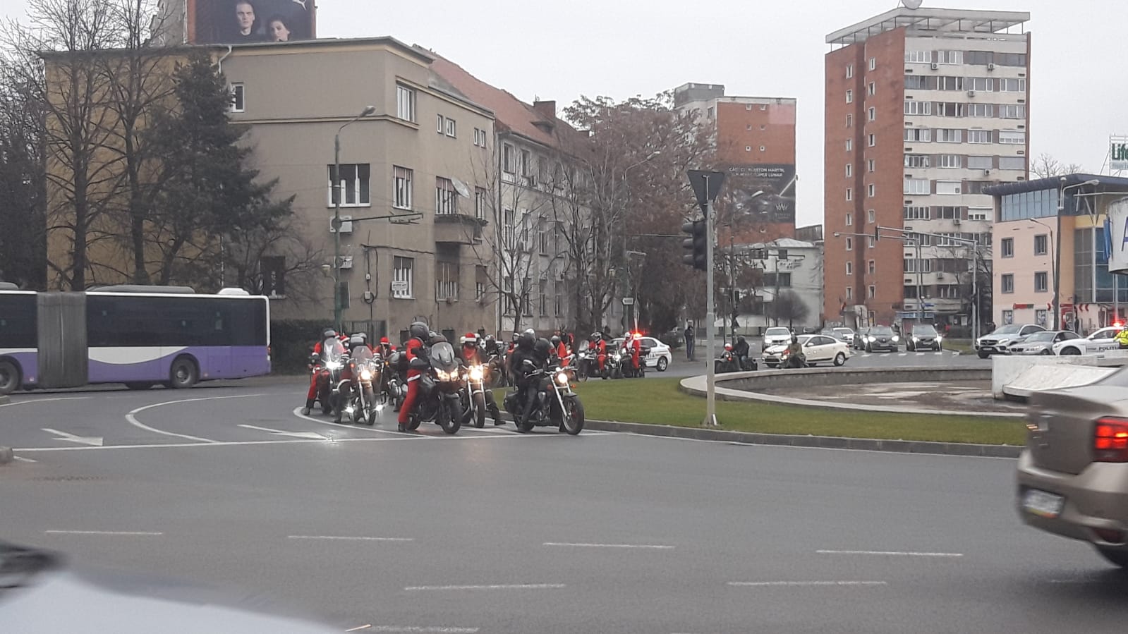Moș Crăciun a ajuns călare pe motocicletă la Timișoara