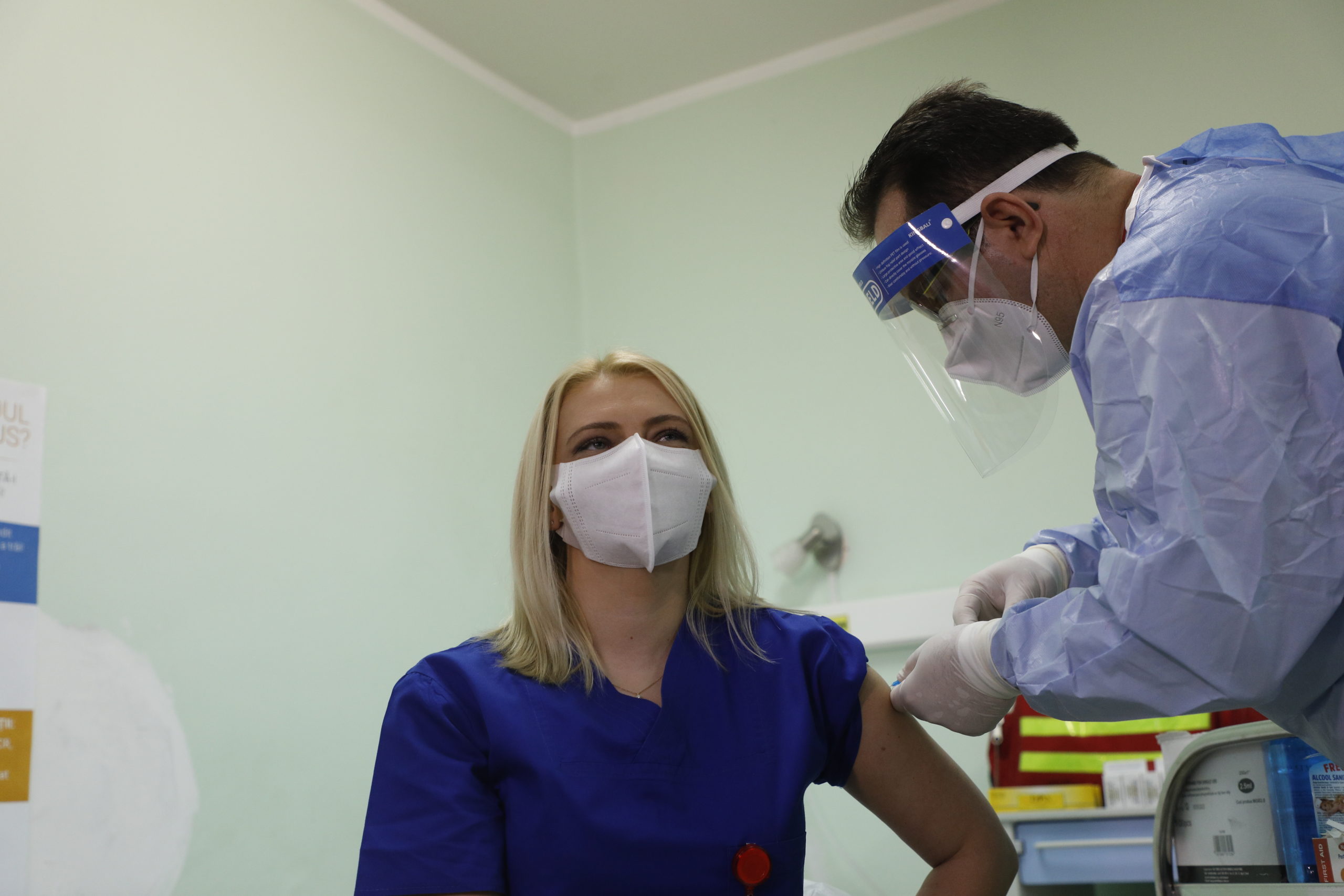 Primele doze de vaccin împotriva Covid-19 au fost administrate la Timișoara. Doctorul Musta, după vaccin: „Vom începe să ducem o viață normală”