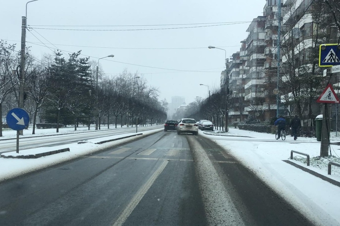 Deszăpezirea în Timișoara, la prima ninsoare mai serioasă: șapte utilaje pe străzi, dar mai ies și altele